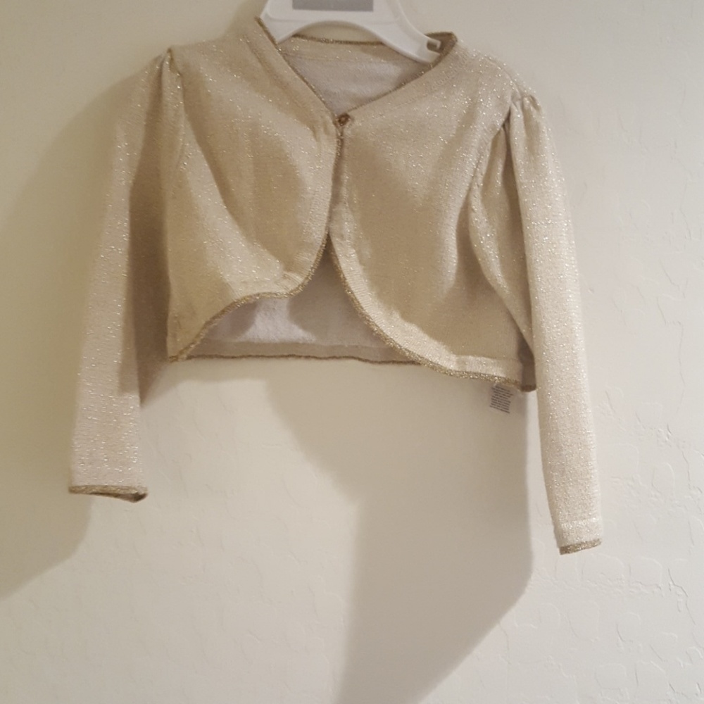Little girls shrug